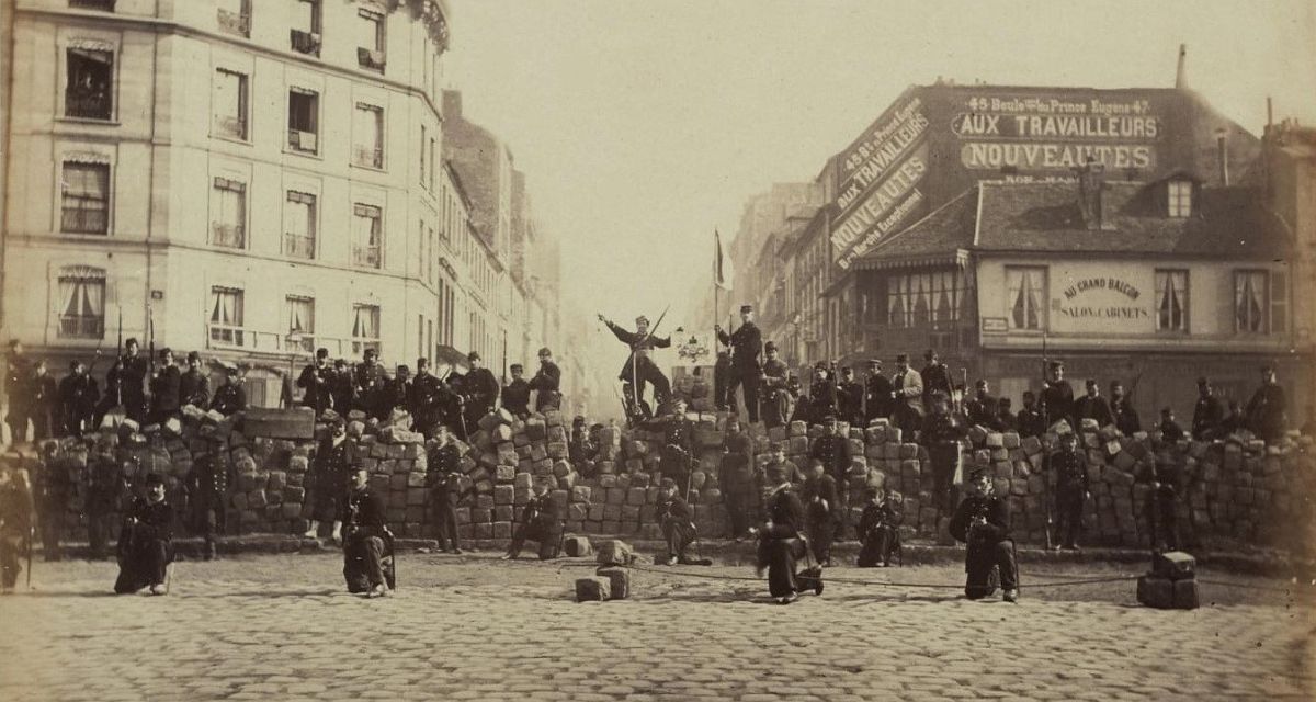 Kommunarden auf den Barrikaden, Paris, 18. März 1871